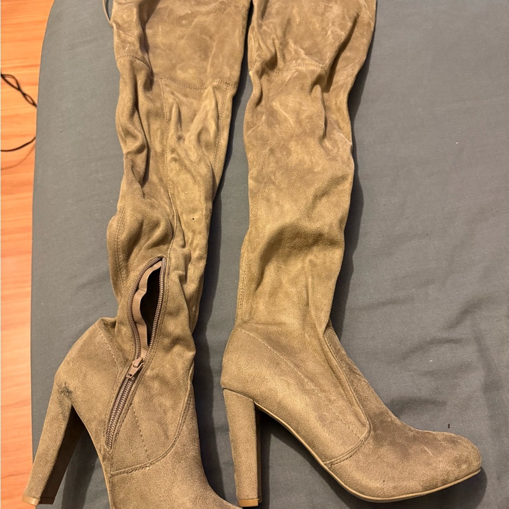Stylish Tan Knee-High Women's Boots